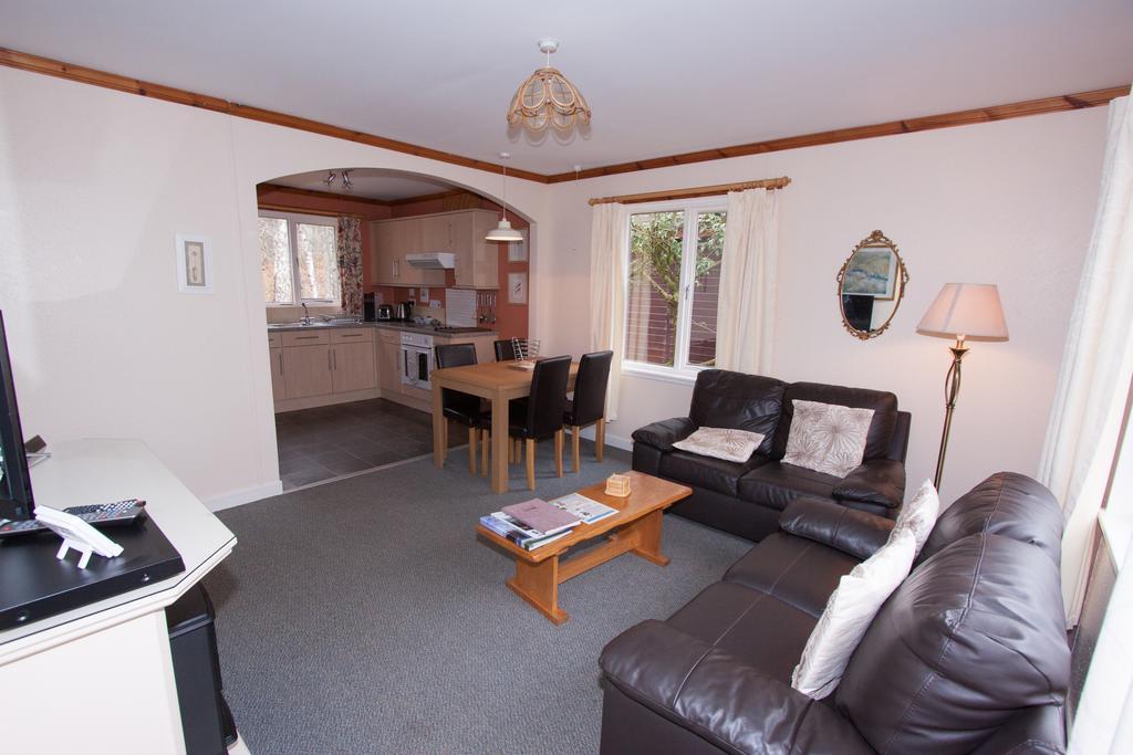 Tullochwood Lodges Форес Екстериор снимка